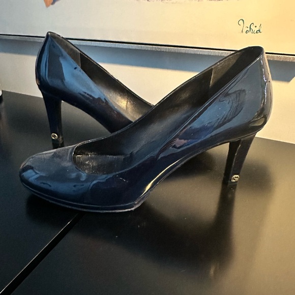 Gucci Patent Leather Round-Toe Pumps - Size 39 - Picture 3 of 12